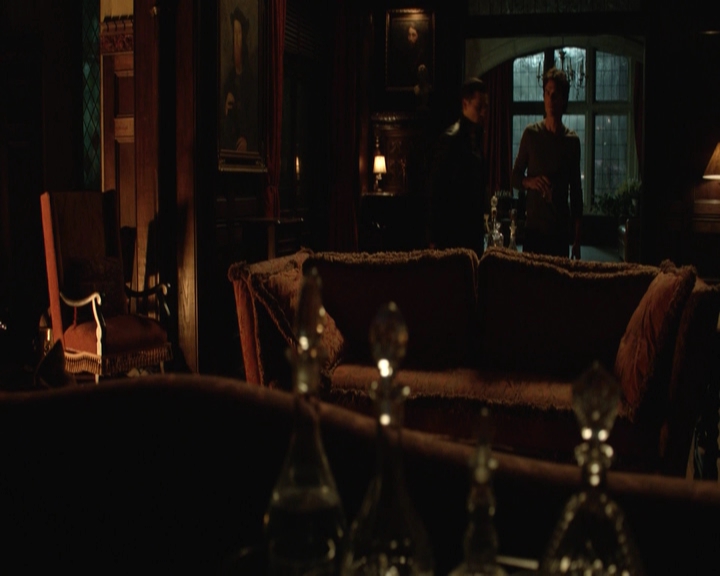 VampireDiariesWorld-dot-nl_7x22GodsAndMonsters-deletedscenes0010.jpg