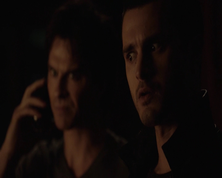 VampireDiariesWorld-dot-nl_7x22GodsAndMonsters-deletedscenes0034.jpg