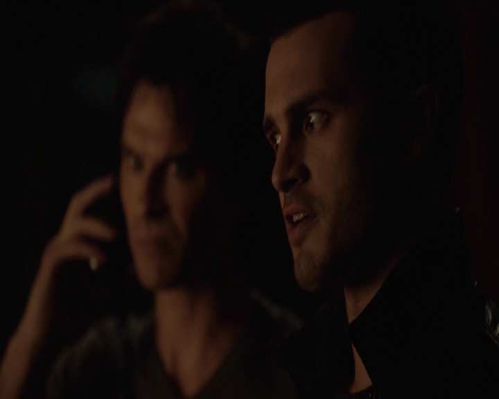 VampireDiariesWorld-dot-nl_7x22GodsAndMonsters-deletedscenes0035.jpg