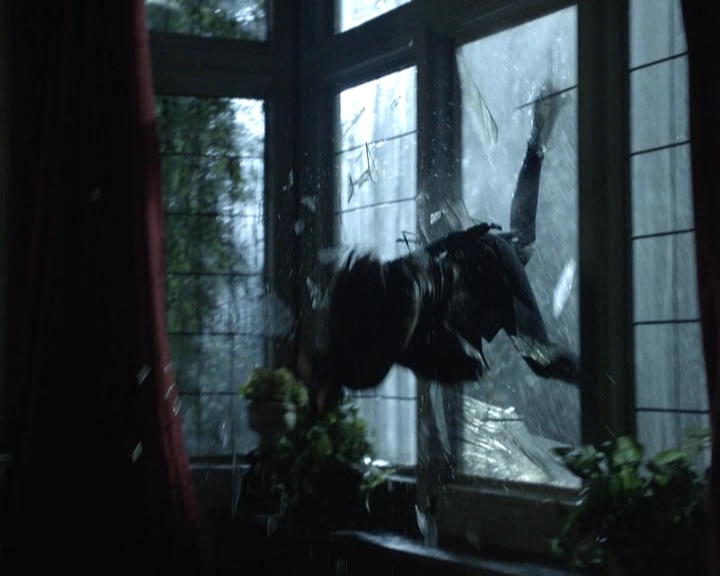 VampireDiariesWorld-dot-nl_7x22GodsAndMonsters-deletedscenes0039.jpg