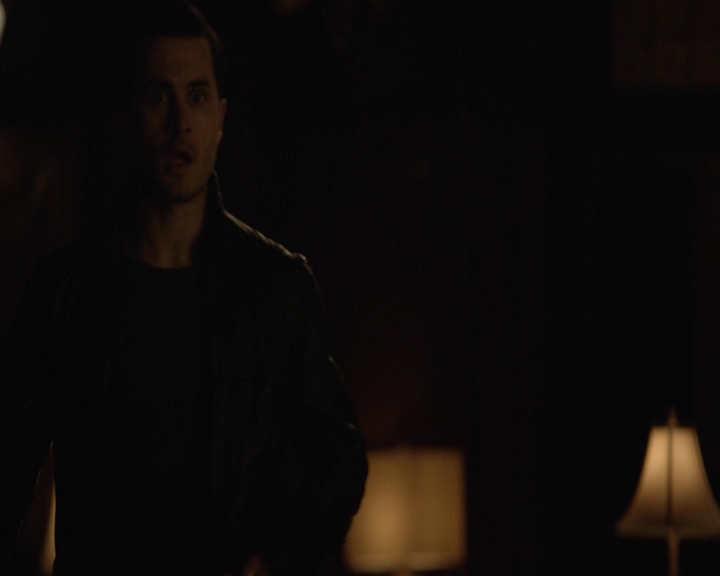 VampireDiariesWorld-dot-nl_7x22GodsAndMonsters-deletedscenes0052.jpg