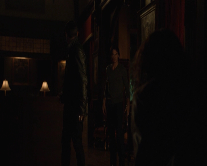 VampireDiariesWorld-dot-nl_7x22GodsAndMonsters-deletedscenes0059.jpg