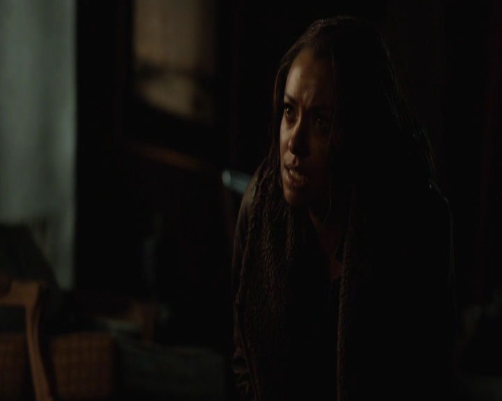 VampireDiariesWorld-dot-nl_7x22GodsAndMonsters-deletedscenes0061.jpg