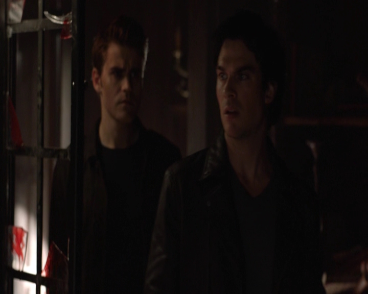 VampireDiariesWorld-dot-nl_7x22GodsAndMonsters-deletedscenes0084.jpg