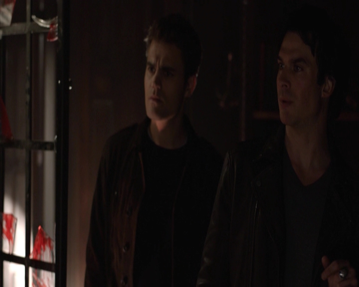 VampireDiariesWorld-dot-nl_7x22GodsAndMonsters-deletedscenes0085.jpg