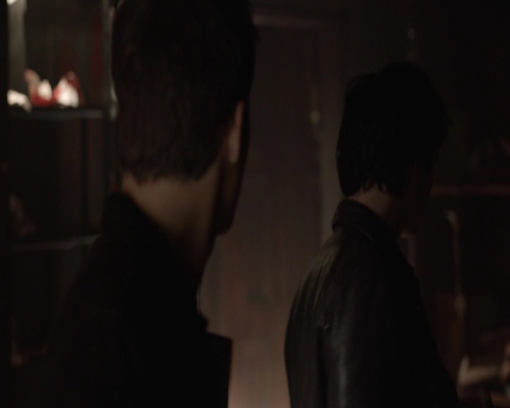 VampireDiariesWorld-dot-nl_7x22GodsAndMonsters-deletedscenes0095.jpg