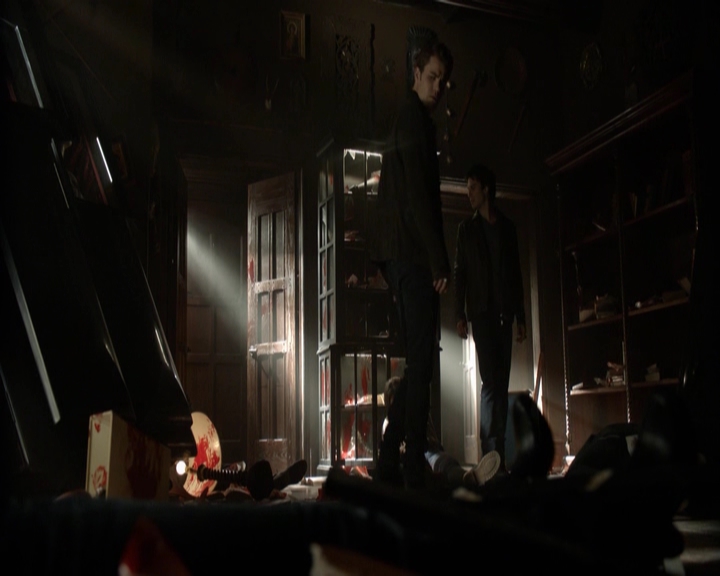 VampireDiariesWorld-dot-nl_7x22GodsAndMonsters-deletedscenes0105.jpg