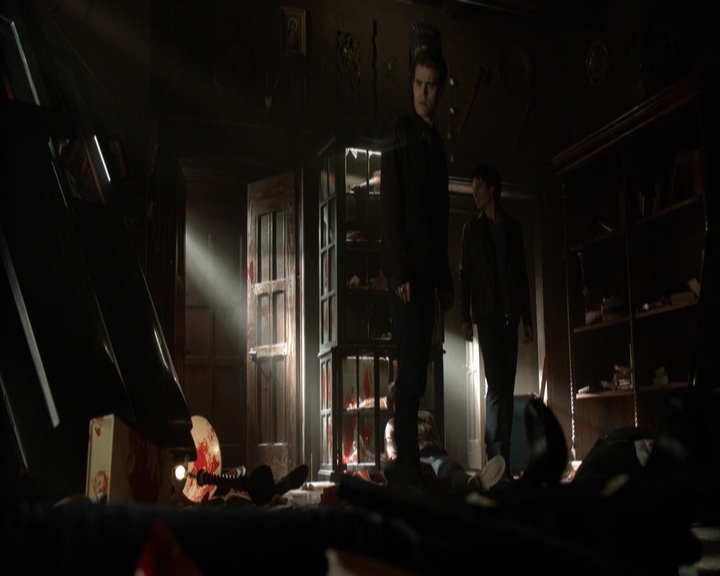 VampireDiariesWorld-dot-nl_7x22GodsAndMonsters-deletedscenes0106.jpg