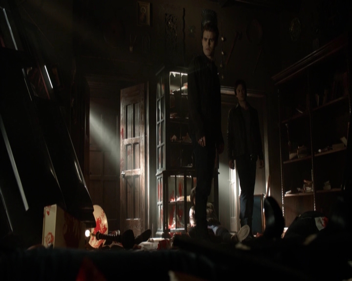 VampireDiariesWorld-dot-nl_7x22GodsAndMonsters-deletedscenes0107.jpg