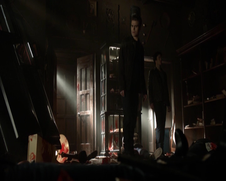 VampireDiariesWorld-dot-nl_7x22GodsAndMonsters-deletedscenes0108.jpg