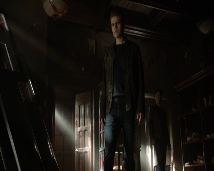 VampireDiariesWorld-dot-nl_7x22GodsAndMonsters-deletedscenes0110.jpg