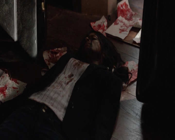 VampireDiariesWorld-dot-nl_7x22GodsAndMonsters-deletedscenes0113.jpg