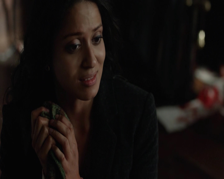 VampireDiariesWorld-dot-nl_7x22GodsAndMonsters-deletedscenes0145.jpg