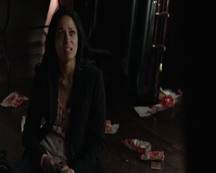 VampireDiariesWorld-dot-nl_7x22GodsAndMonsters-deletedscenes0166.jpg