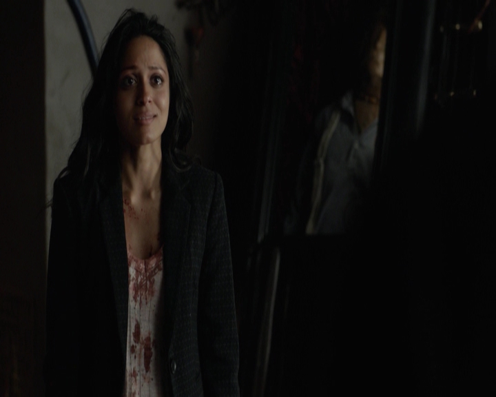 VampireDiariesWorld-dot-nl_7x22GodsAndMonsters-deletedscenes0177.jpg