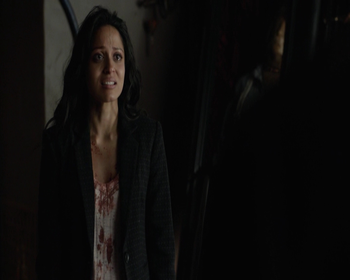 VampireDiariesWorld-dot-nl_7x22GodsAndMonsters-deletedscenes0182.jpg