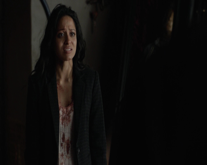 VampireDiariesWorld-dot-nl_7x22GodsAndMonsters-deletedscenes0184.jpg