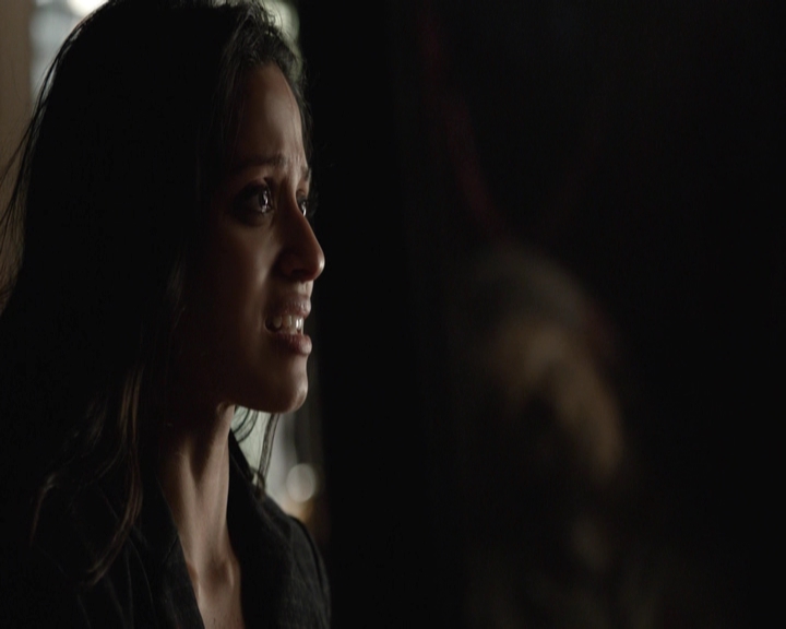 VampireDiariesWorld-dot-nl_7x22GodsAndMonsters-deletedscenes0185.jpg