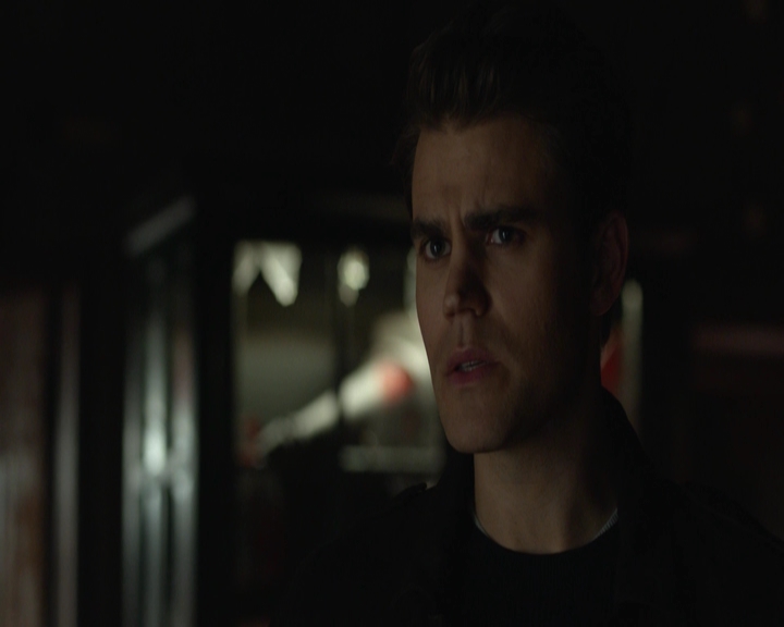 VampireDiariesWorld-dot-nl_7x22GodsAndMonsters-deletedscenes0219.jpg