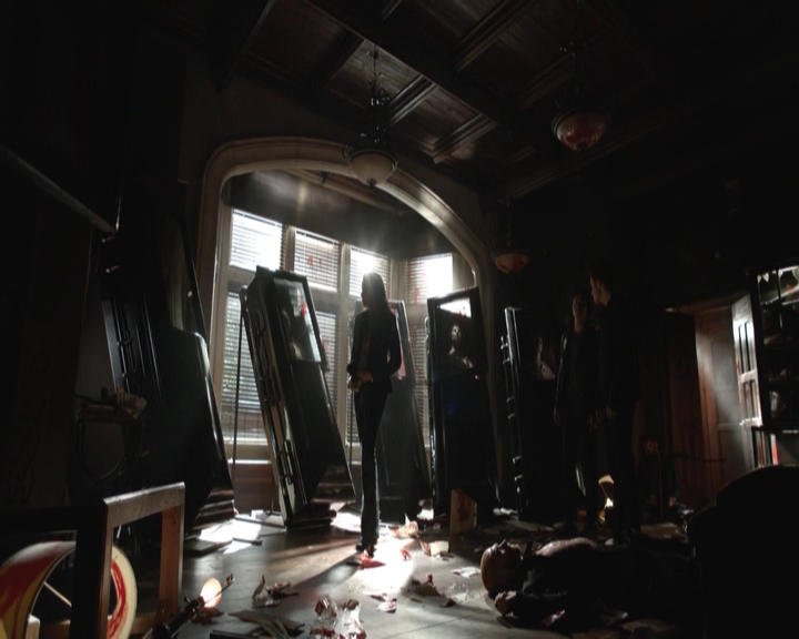 VampireDiariesWorld-dot-nl_7x22GodsAndMonsters-deletedscenes0237.jpg