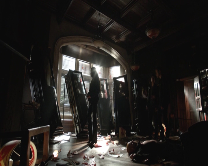 VampireDiariesWorld-dot-nl_7x22GodsAndMonsters-deletedscenes0238.jpg