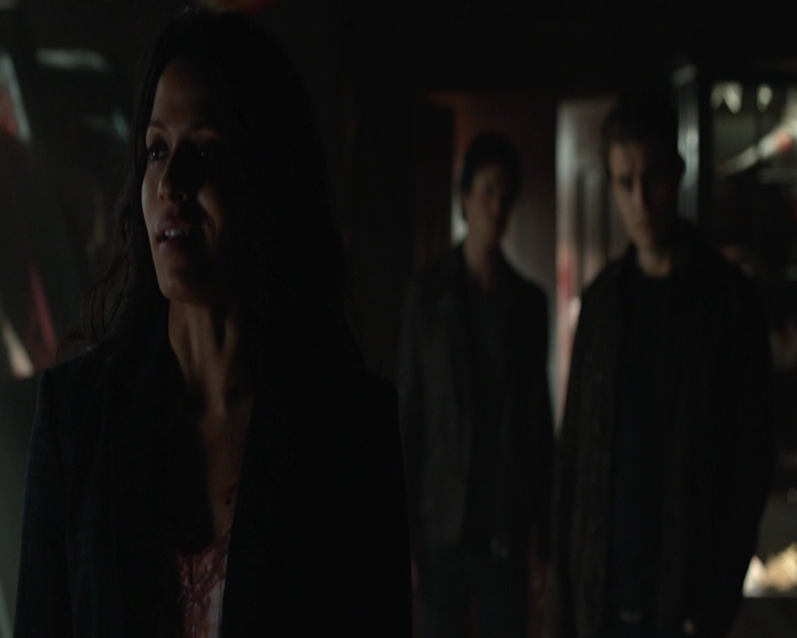 VampireDiariesWorld-dot-nl_7x22GodsAndMonsters-deletedscenes0249.jpg