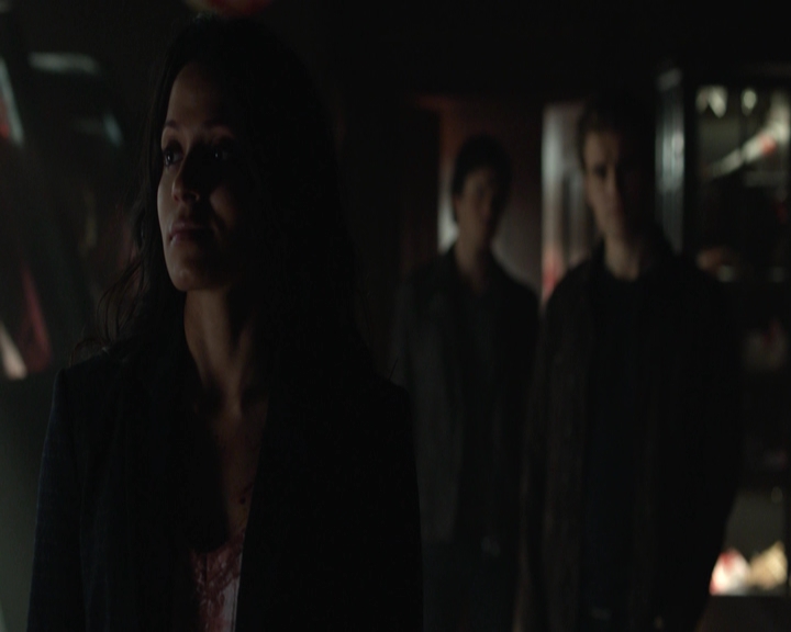 VampireDiariesWorld-dot-nl_7x22GodsAndMonsters-deletedscenes0250.jpg