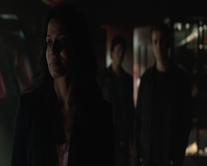 VampireDiariesWorld-dot-nl_7x22GodsAndMonsters-deletedscenes0254.jpg