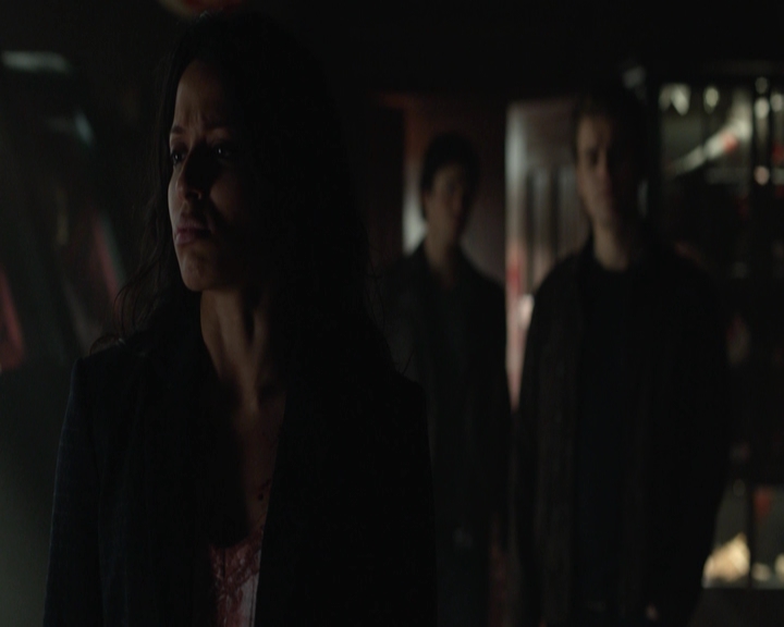 VampireDiariesWorld-dot-nl_7x22GodsAndMonsters-deletedscenes0255.jpg