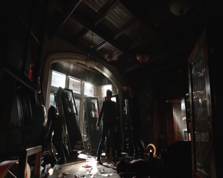 VampireDiariesWorld-dot-nl_7x22GodsAndMonsters-deletedscenes0261.jpg