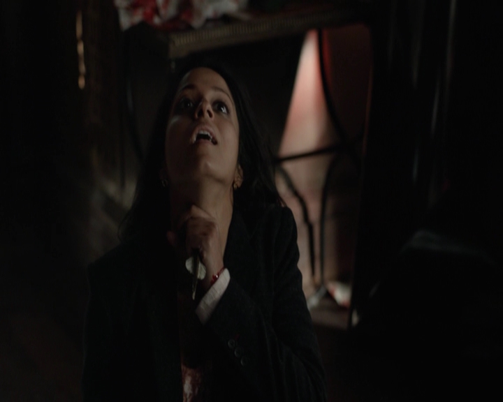 VampireDiariesWorld-dot-nl_7x22GodsAndMonsters-deletedscenes0263.jpg