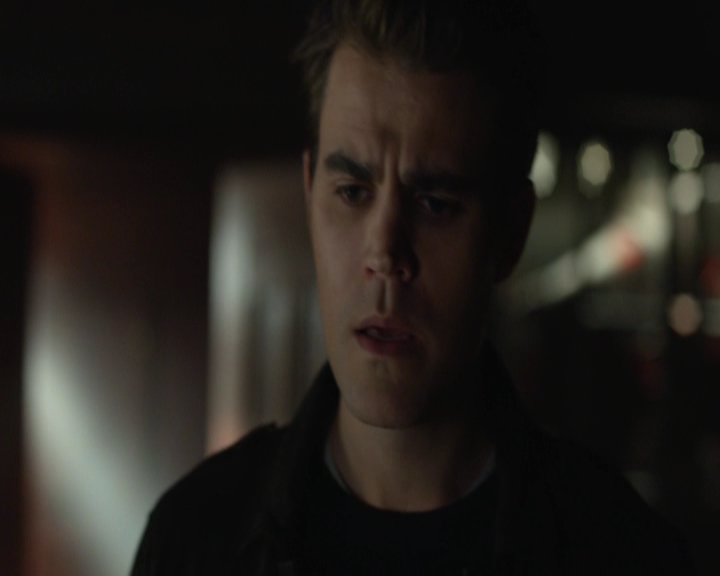 VampireDiariesWorld-dot-nl_7x22GodsAndMonsters-deletedscenes0265.jpg