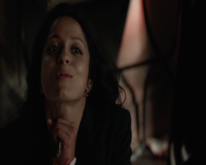 VampireDiariesWorld-dot-nl_7x22GodsAndMonsters-deletedscenes0268.jpg