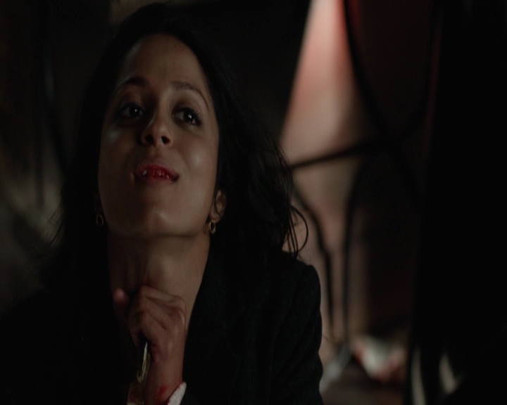 VampireDiariesWorld-dot-nl_7x22GodsAndMonsters-deletedscenes0269.jpg