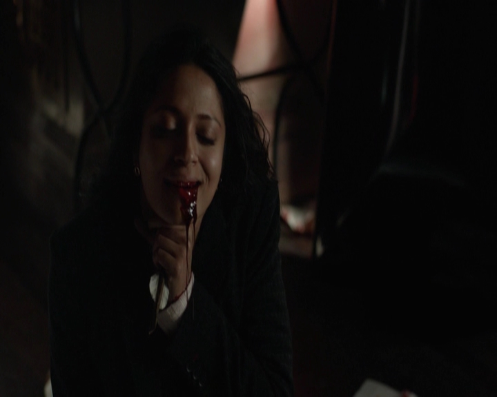 VampireDiariesWorld-dot-nl_7x22GodsAndMonsters-deletedscenes0272.jpg