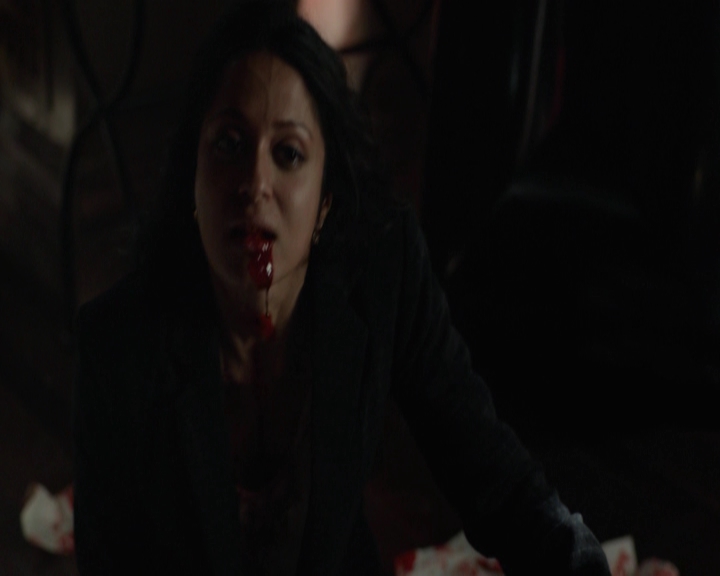 VampireDiariesWorld-dot-nl_7x22GodsAndMonsters-deletedscenes0276.jpg