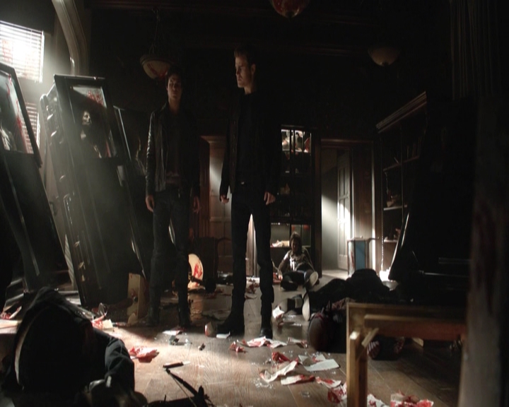 VampireDiariesWorld-dot-nl_7x22GodsAndMonsters-deletedscenes0277.jpg