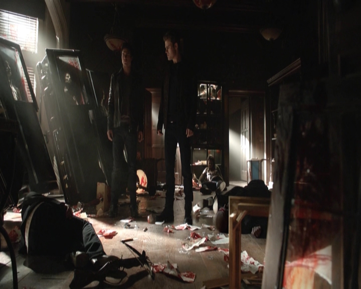 VampireDiariesWorld-dot-nl_7x22GodsAndMonsters-deletedscenes0280.jpg