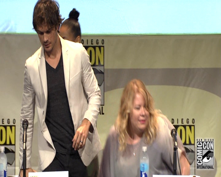 VampireDiariesWorld-dot-nl_S7-dvdextra-2015ComicConPanel0086.jpg