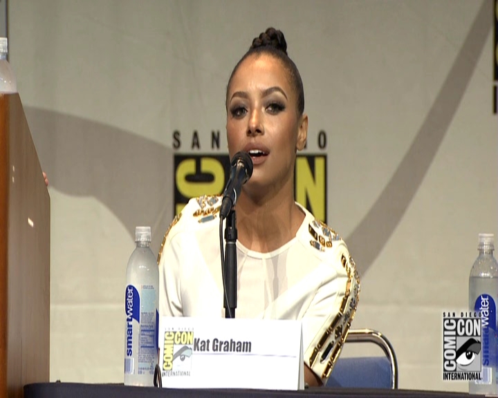 VampireDiariesWorld-dot-nl_S7-dvdextra-2015ComicConPanel0228.jpg