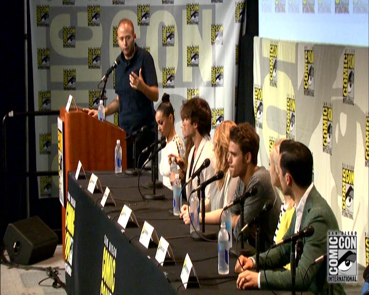 VampireDiariesWorld-dot-nl_S7-dvdextra-2015ComicConPanel0250.jpg