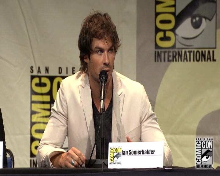 VampireDiariesWorld-dot-nl_S7-dvdextra-2015ComicConPanel0262.jpg