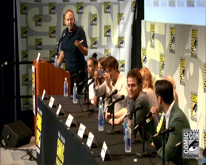 VampireDiariesWorld-dot-nl_S7-dvdextra-2015ComicConPanel0489.jpg