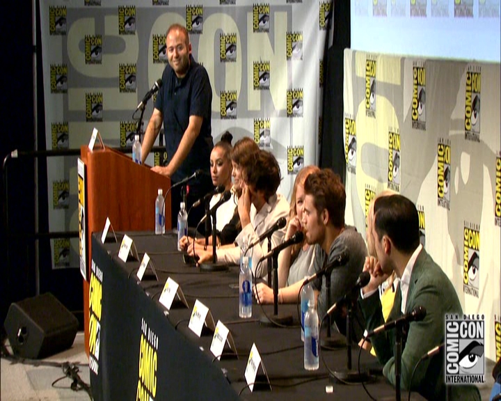 VampireDiariesWorld-dot-nl_S7-dvdextra-2015ComicConPanel0531.jpg