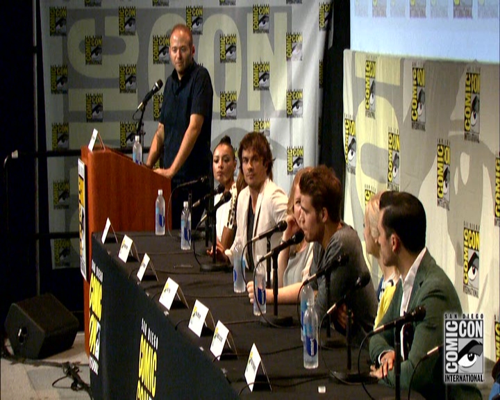 VampireDiariesWorld-dot-nl_S7-dvdextra-2015ComicConPanel0813.jpg