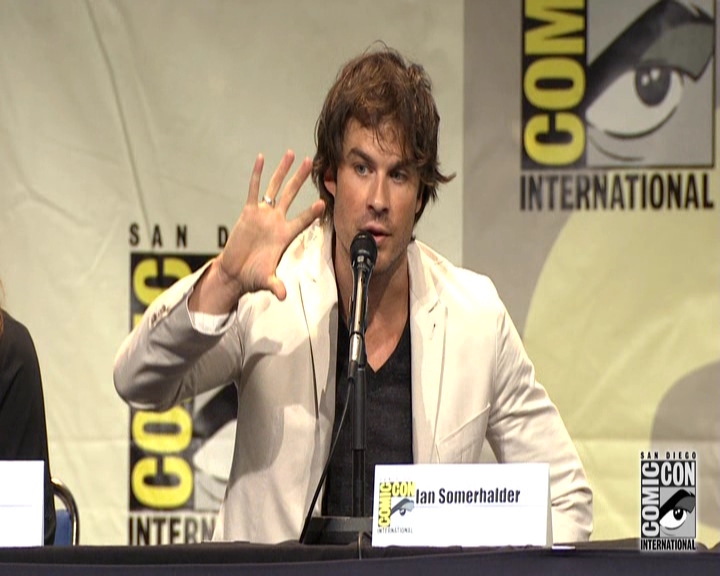 VampireDiariesWorld-dot-nl_S7-dvdextra-2015ComicConPanel1290.jpg