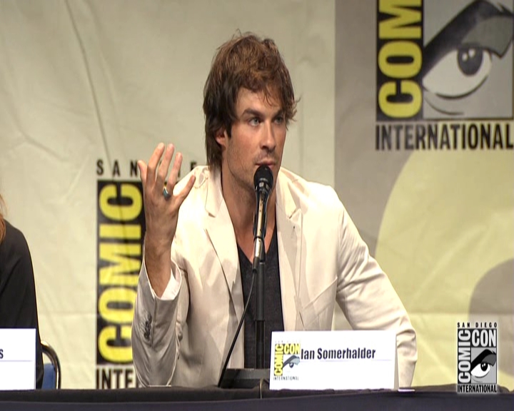 VampireDiariesWorld-dot-nl_S7-dvdextra-2015ComicConPanel1292.jpg