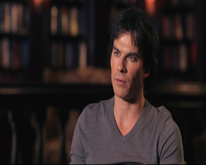 VampireDiariesWorld-dot-nl_S7-dvdextra-DirectingVampires0017.jpg