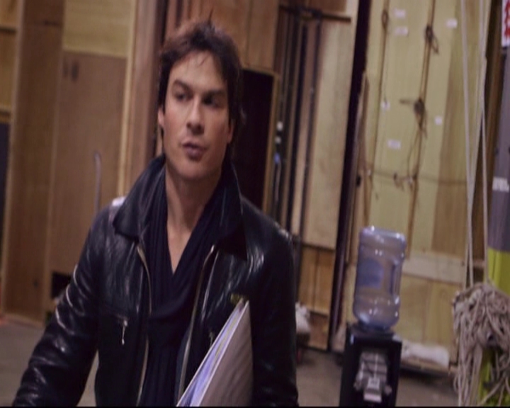 VampireDiariesWorld-dot-nl_S7-dvdextra-DirectingVampires0041.jpg