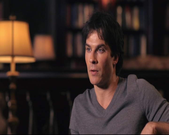 VampireDiariesWorld-dot-nl_S7-dvdextra-DirectingVampires0118.jpg